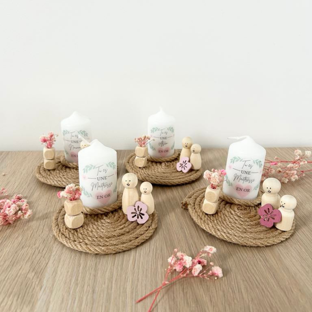 Cadeau personnalisé fin d’année – Bougie & décor artisanal pour Maîtresse, Nounou ou ATSEM