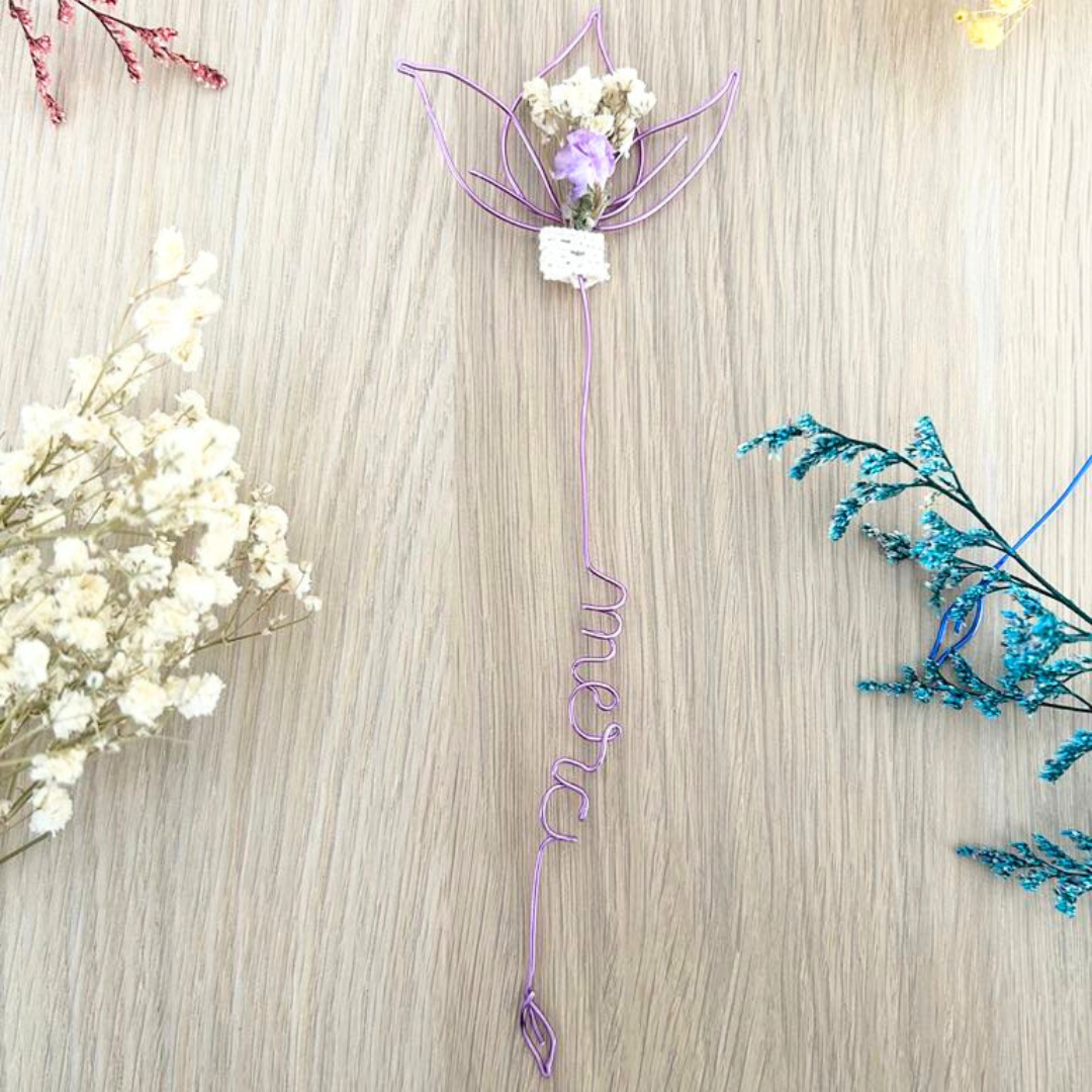 Marque-Page Fleurs Séchées Personnalisé – Fil Métal & Message au Choix – 20 à 25 cm