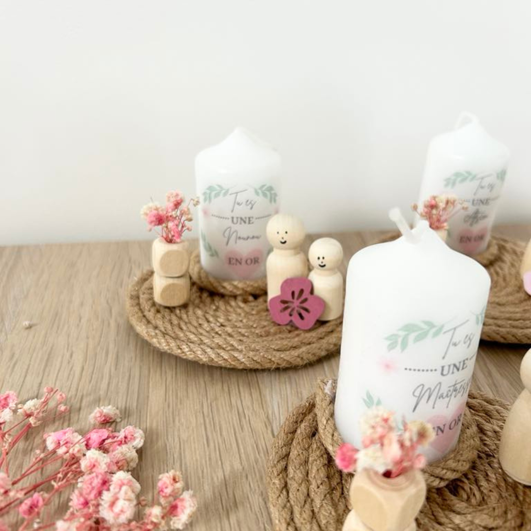 Cadeau personnalisé fin d’année – Bougie & décor artisanal pour Maîtresse, Nounou ou ATSEM