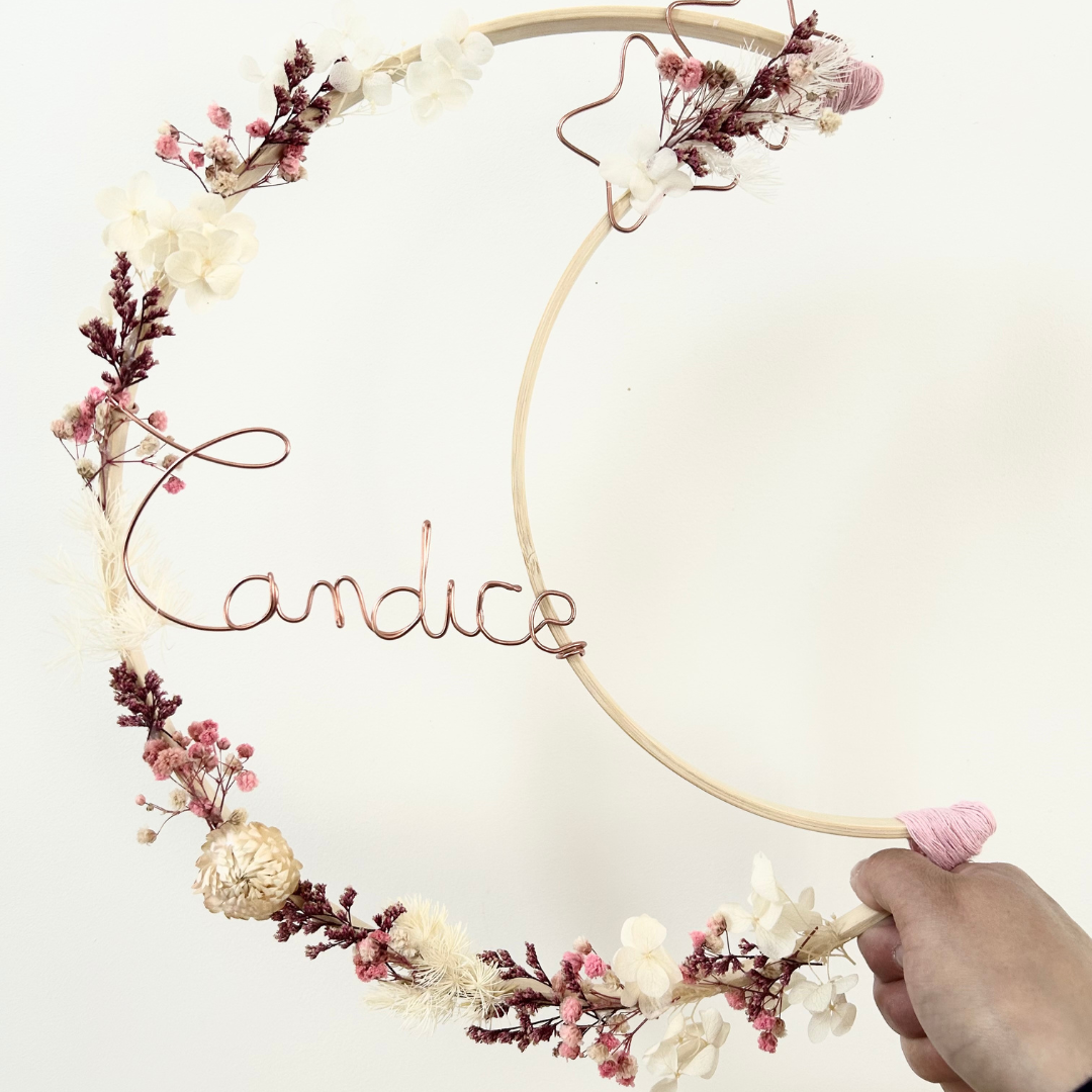 Suspension florale personnalisée – Un cadeau d’anniversaire unique et poétique