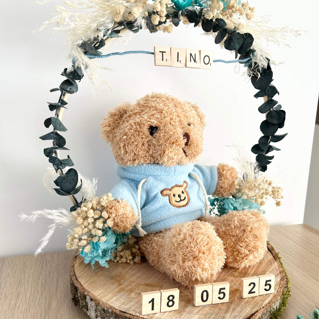 Centre de table en bois avec ourson et fleurs séchées personnalisables – Idéal pour baptême & anniversaire