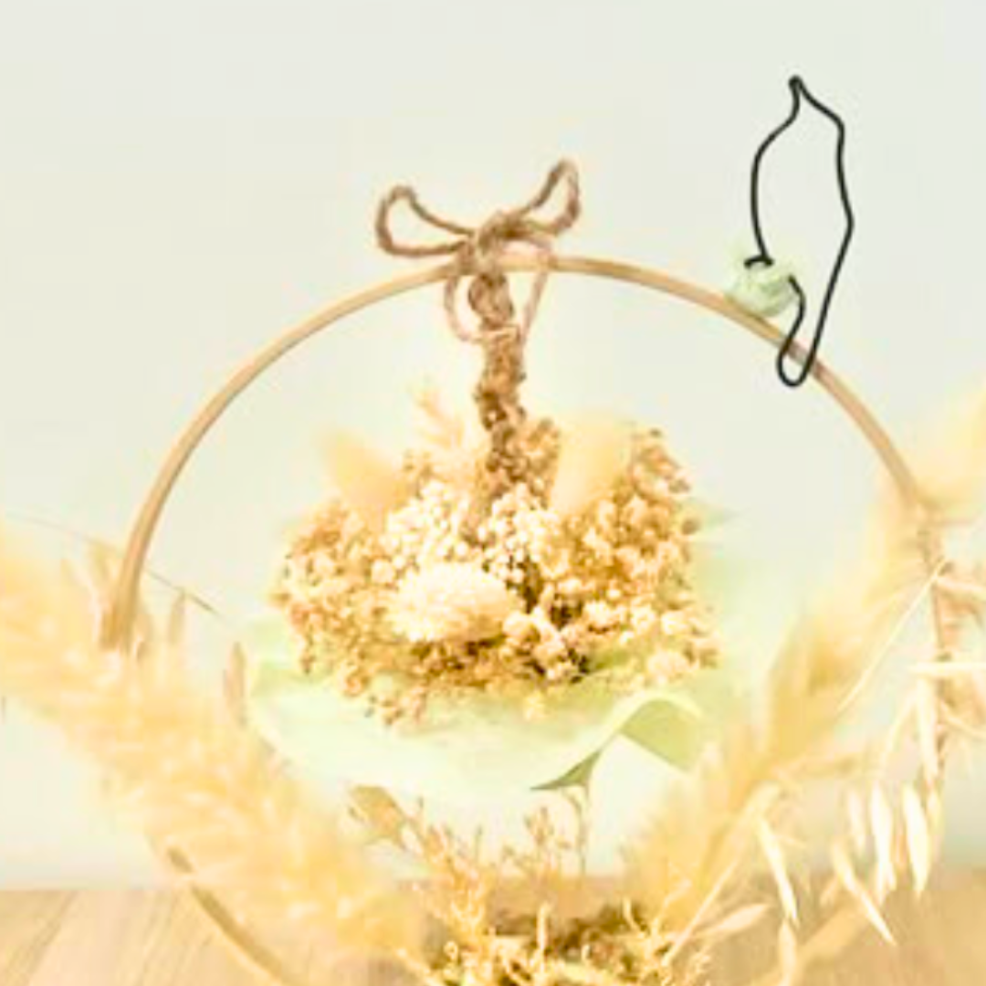 Composition florale artisanale en fleurs séchées - Cadeau Fête des grands-mères