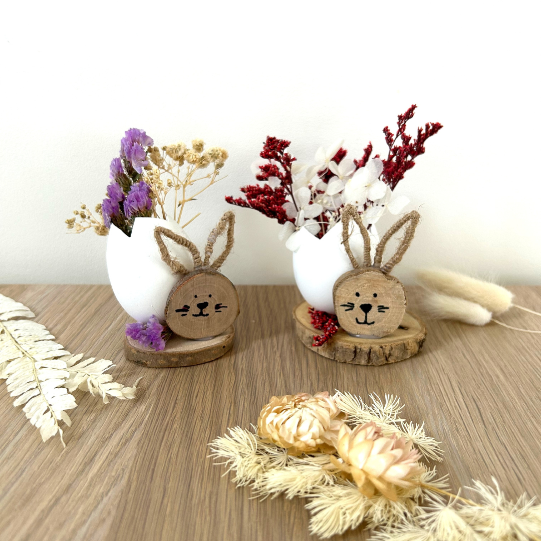 Décoration de table – Lapin en bois avec fleurs séchées