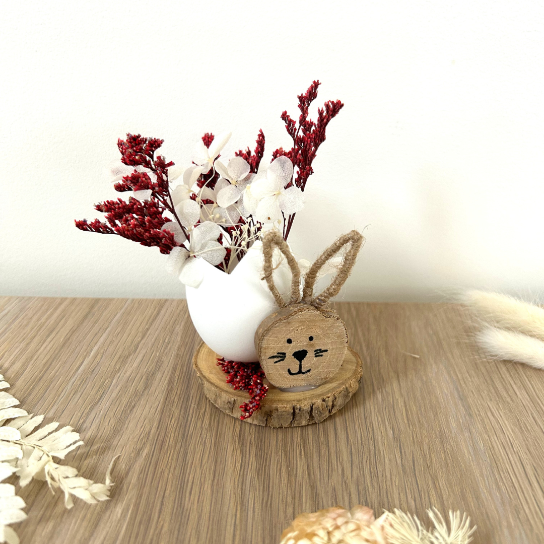 Décoration de table – Lapin en bois avec fleurs séchées