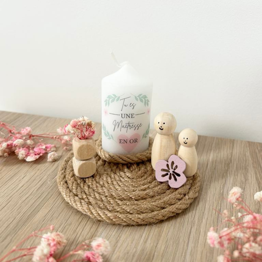 Cadeau personnalisé fin d’année – Bougie & décor artisanal pour Maîtresse, Nounou ou ATSEM