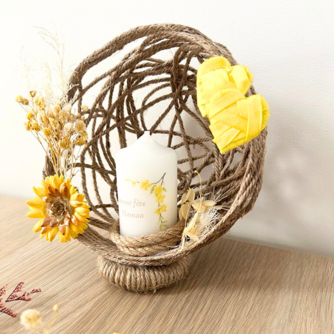 Composition Florale avec Bougie Personnalisée – Cadeau Unique & Intemporel