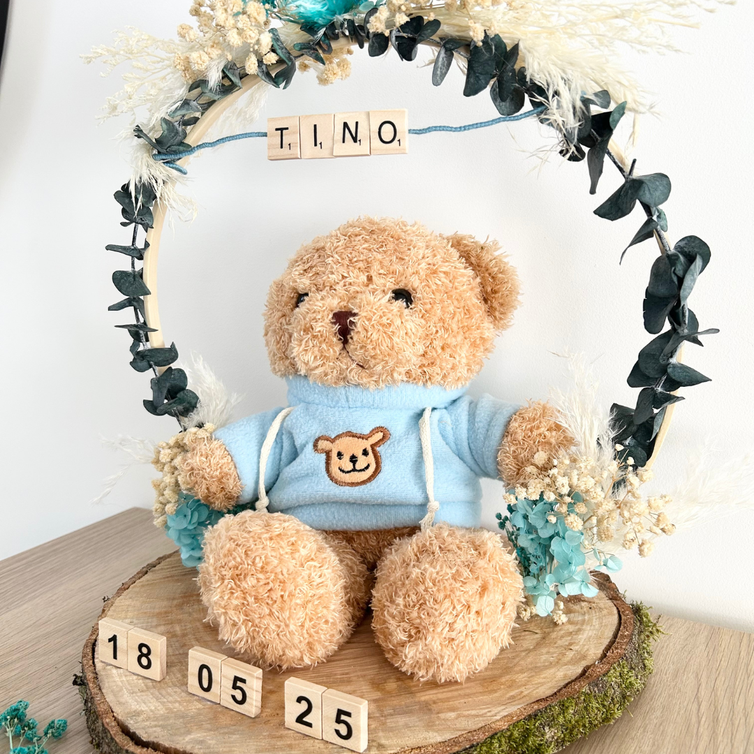 Centre de table en bois avec ourson et fleurs séchées personnalisables – Idéal pour baptême & anniversaire