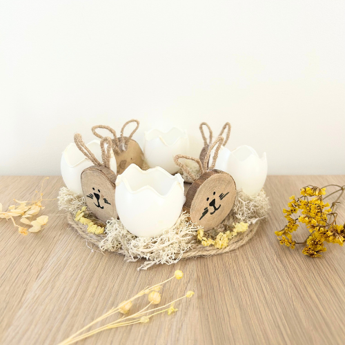 Centre de table de Pâques – Lapins en bois & œufs décoratifs