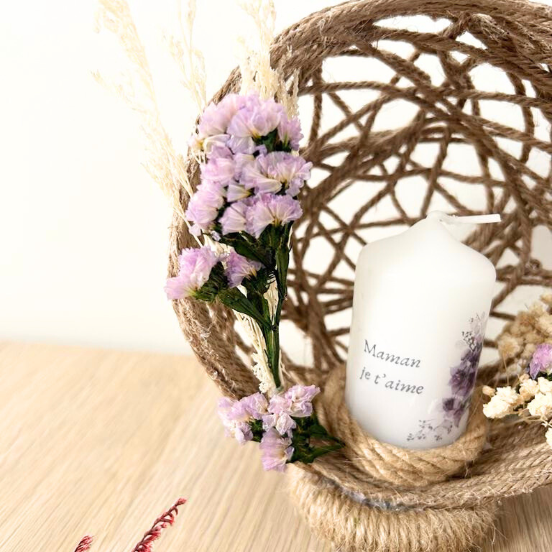 Composition Florale avec Bougie Personnalisée – Centre de Table de Mariage Bohème Chic