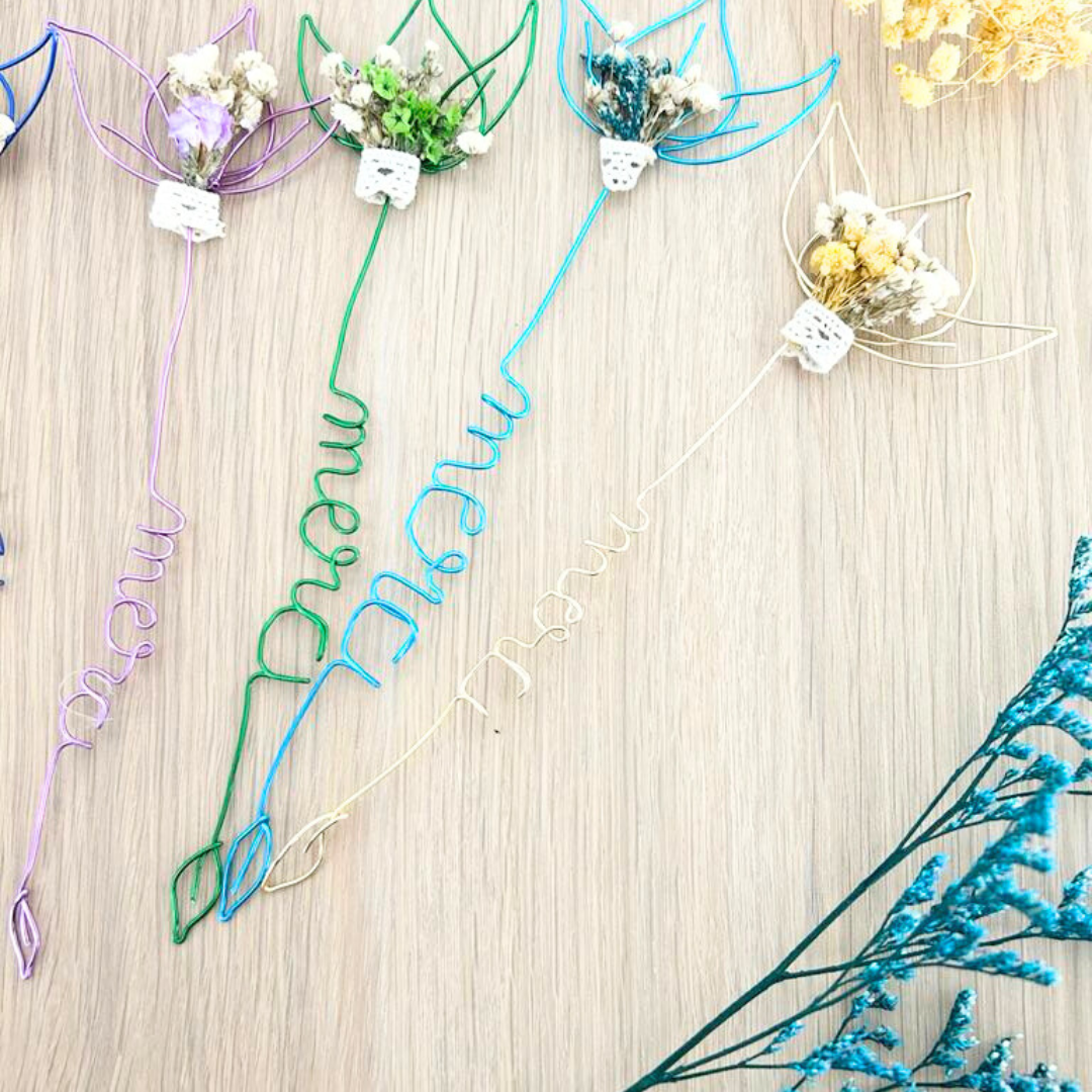Marque-Page Fleurs Séchées Personnalisé – Fil Métal & Message au Choix – 20 à 25 cm