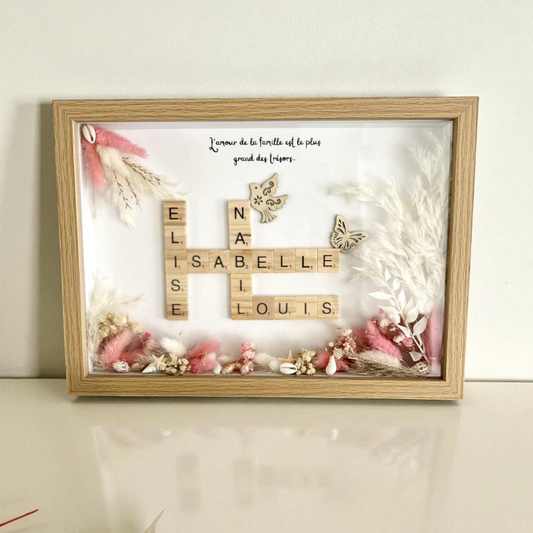 Cadre Scrabble Personnalisé Prénoms & Fleurs Séchées – Le Plaisir d’Offrir