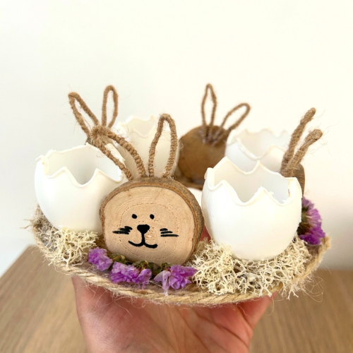 Centre de table de Pâques – Lapins en bois & œufs décoratifs