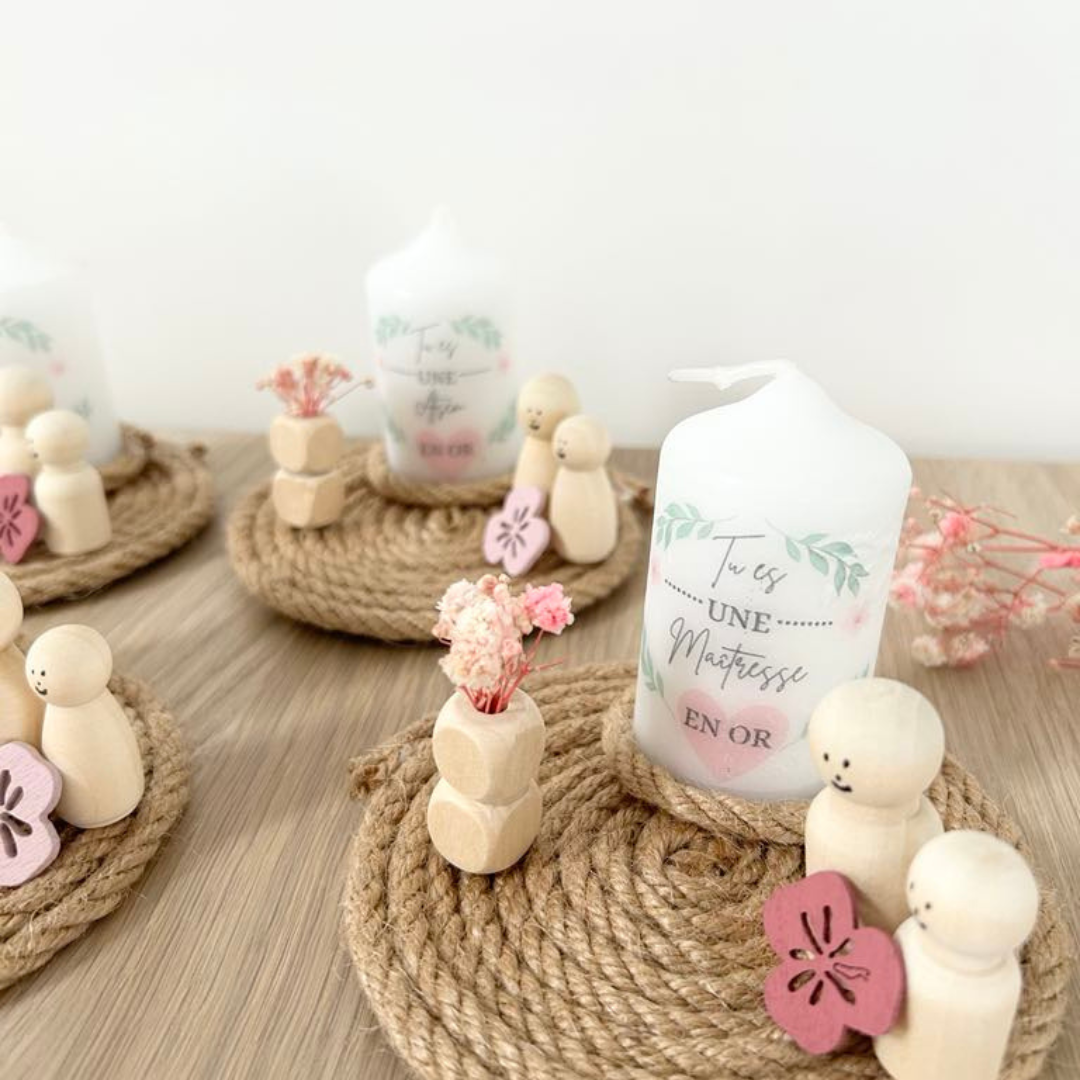 Cadeau personnalisé fin d’année – Bougie & décor artisanal pour Maîtresse, Nounou ou ATSEM