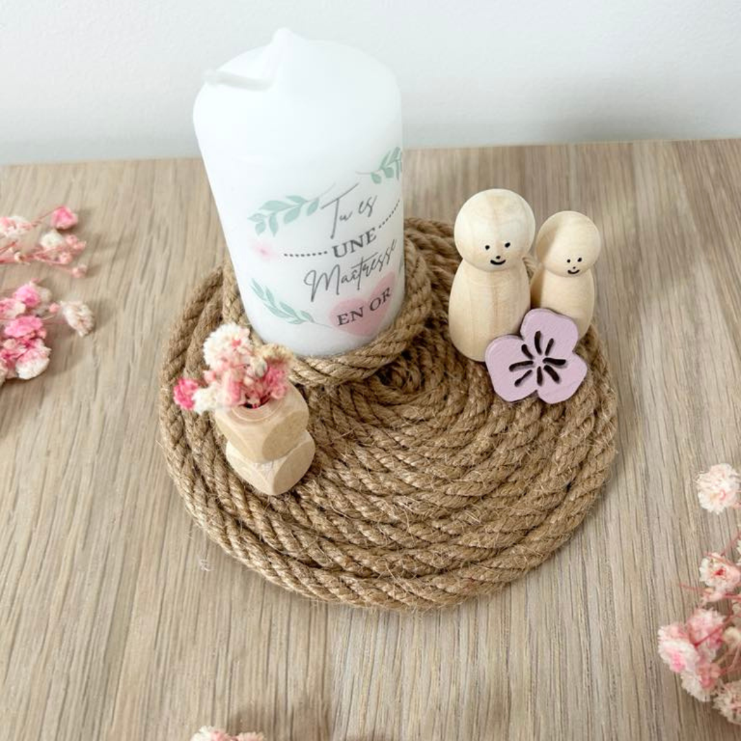 Cadeau personnalisé fin d’année – Bougie & décor artisanal pour Maîtresse, Nounou ou ATSEM