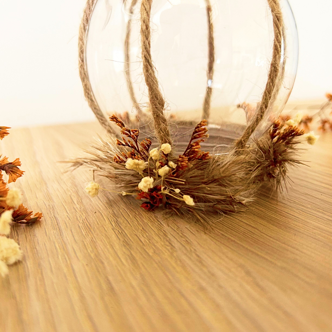 Citrouille Décorative en Fleurs Séchées – Boule en Plastique 11x6.5 cm