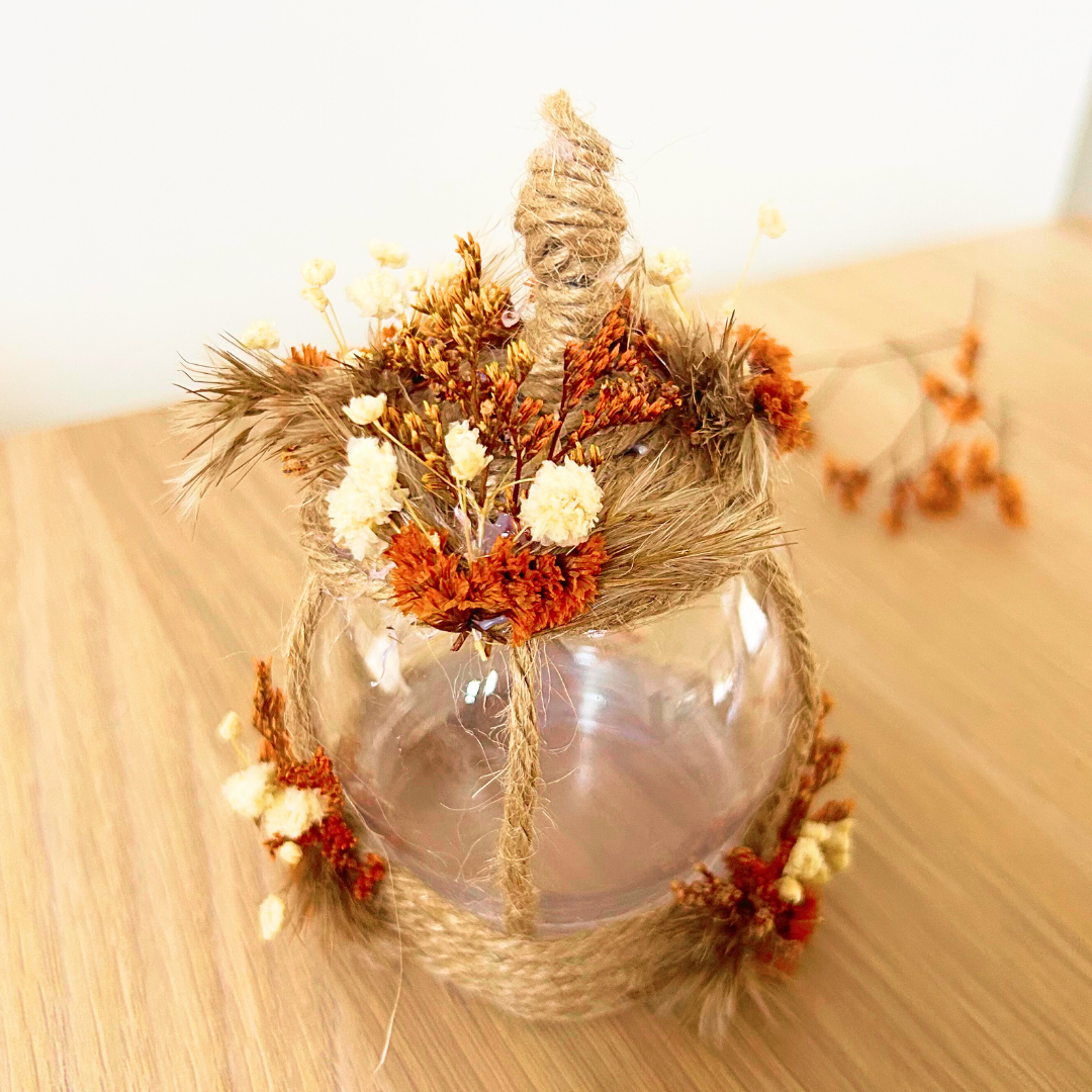 Citrouille Décorative en Fleurs Séchées – Centre de Table Automnal 12.5x8 cm