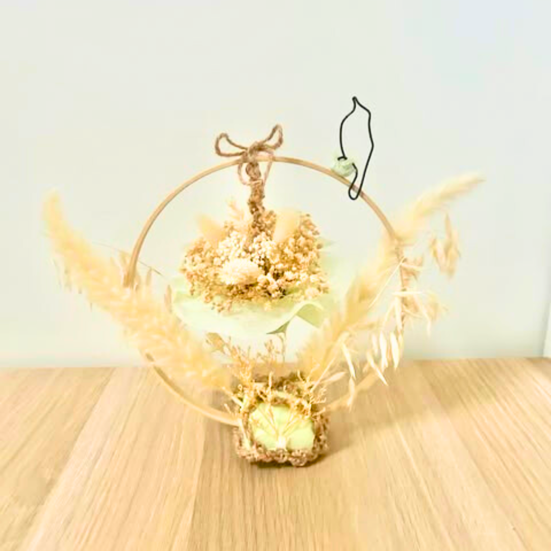 Composition florale panier personnalisé – Centre de table pour anniversaire