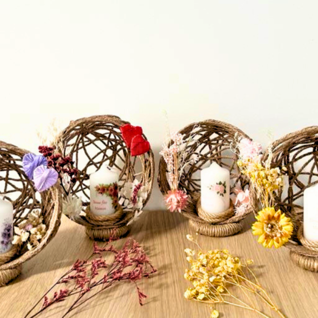 Composition Florale avec Bougie Personnalisée - Cadeau Fête des Mères
