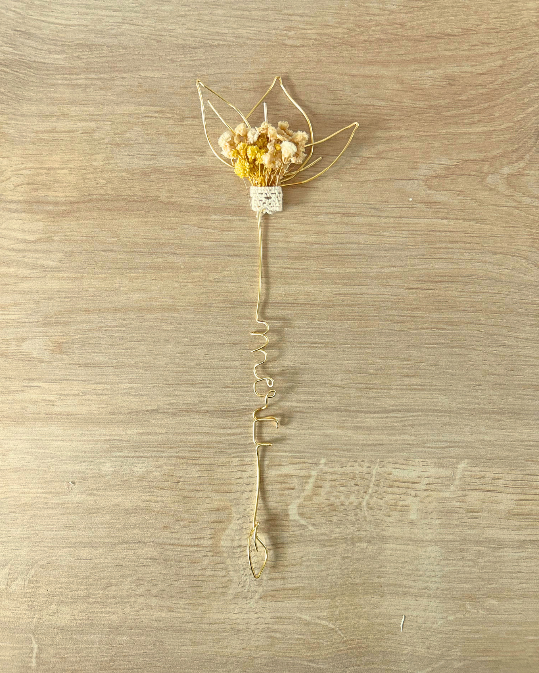 Marque-page personnalisé avec prénom et fleurs séchées – cadeau maîtresse, ATSEM ou nounou