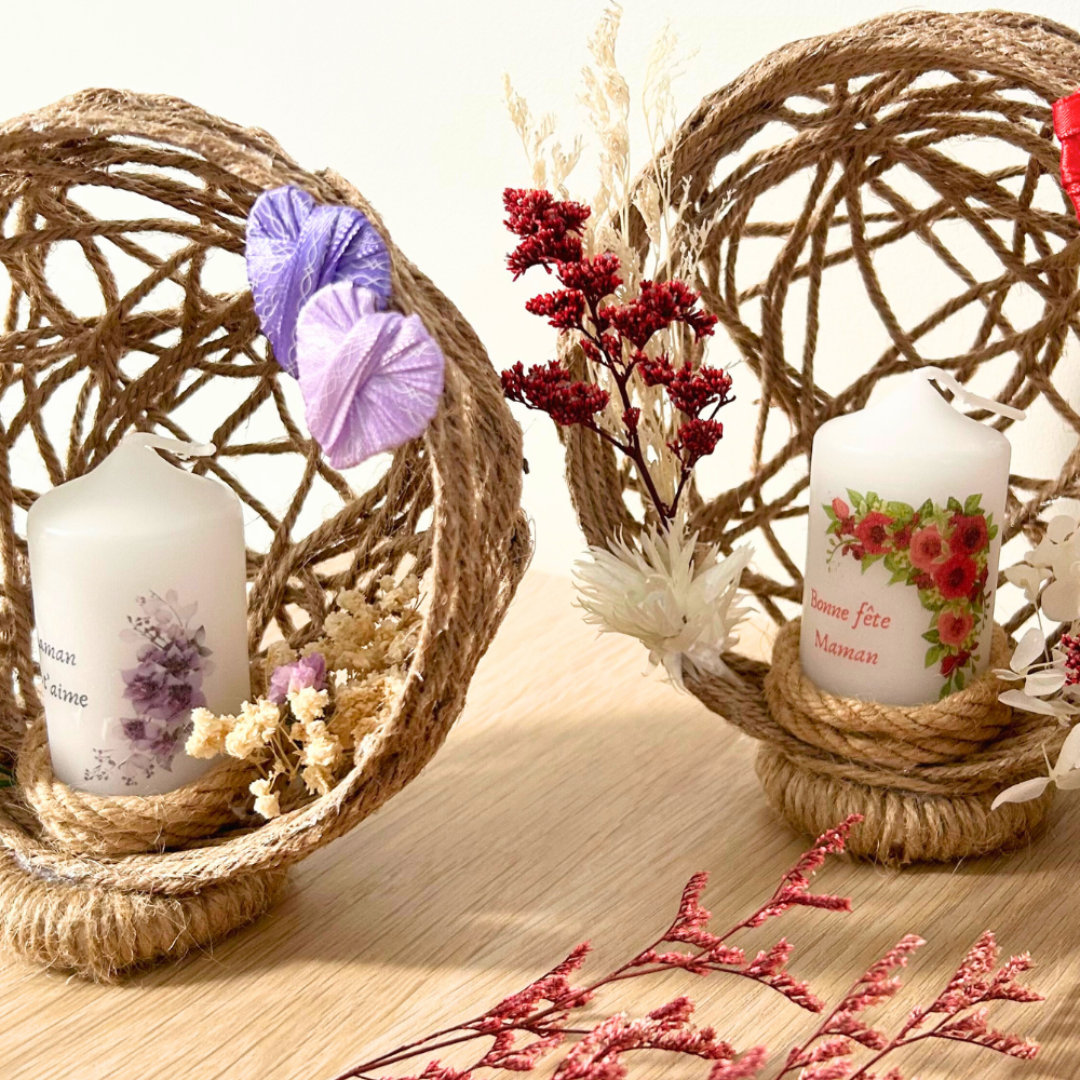 Composition Florale avec Bougie Personnalisée - Cadeau Fête des Mères