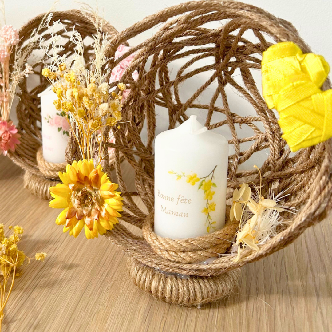 Composition Florale avec Bougie Personnalisée - Cadeau Fête des Mères