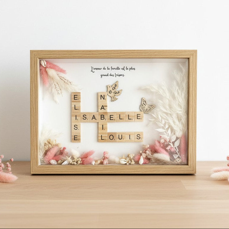 Cadre Scrabble personnalisé avec prénoms et fleurs séchées – cadeau personnalisé fait main