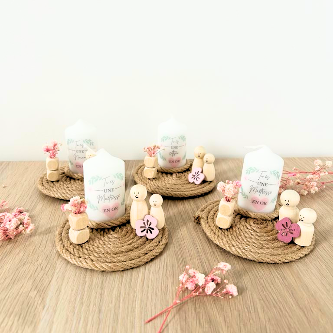 Bougeoir Personnalisé avec Bougie & Fleurs Séchées – Cadeau de Fin d’Année pour Maîtresse, Maître, ATSEM