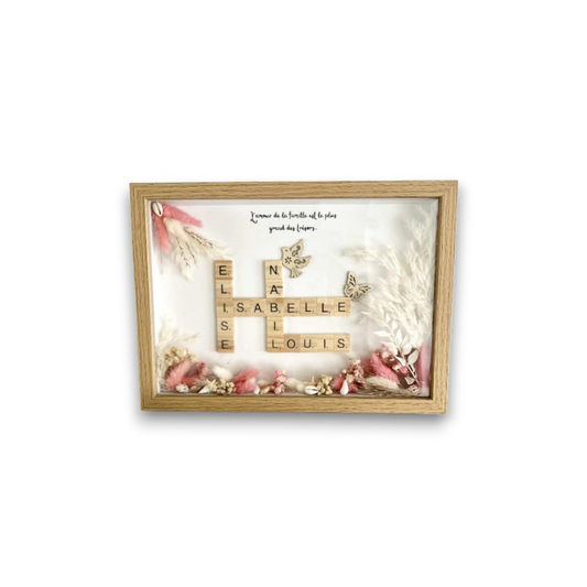 Cadre Scrabble Personnalisé Prénoms & Fleurs Séchées – Le Plaisir d’Offrir