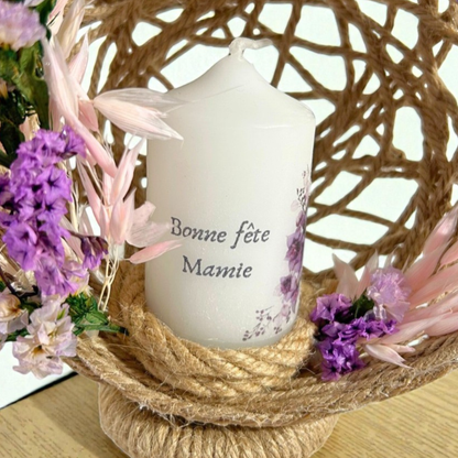 Composition florale personnalisée avec bougie – Cadeau Fête des Grand-Mères unique
