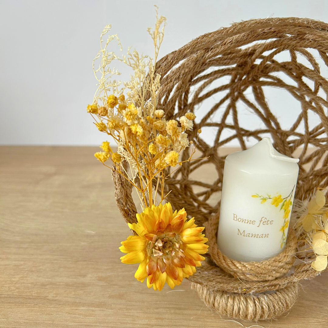 Composition florale personnalisée avec bougie – Cadeau Fête des Mères