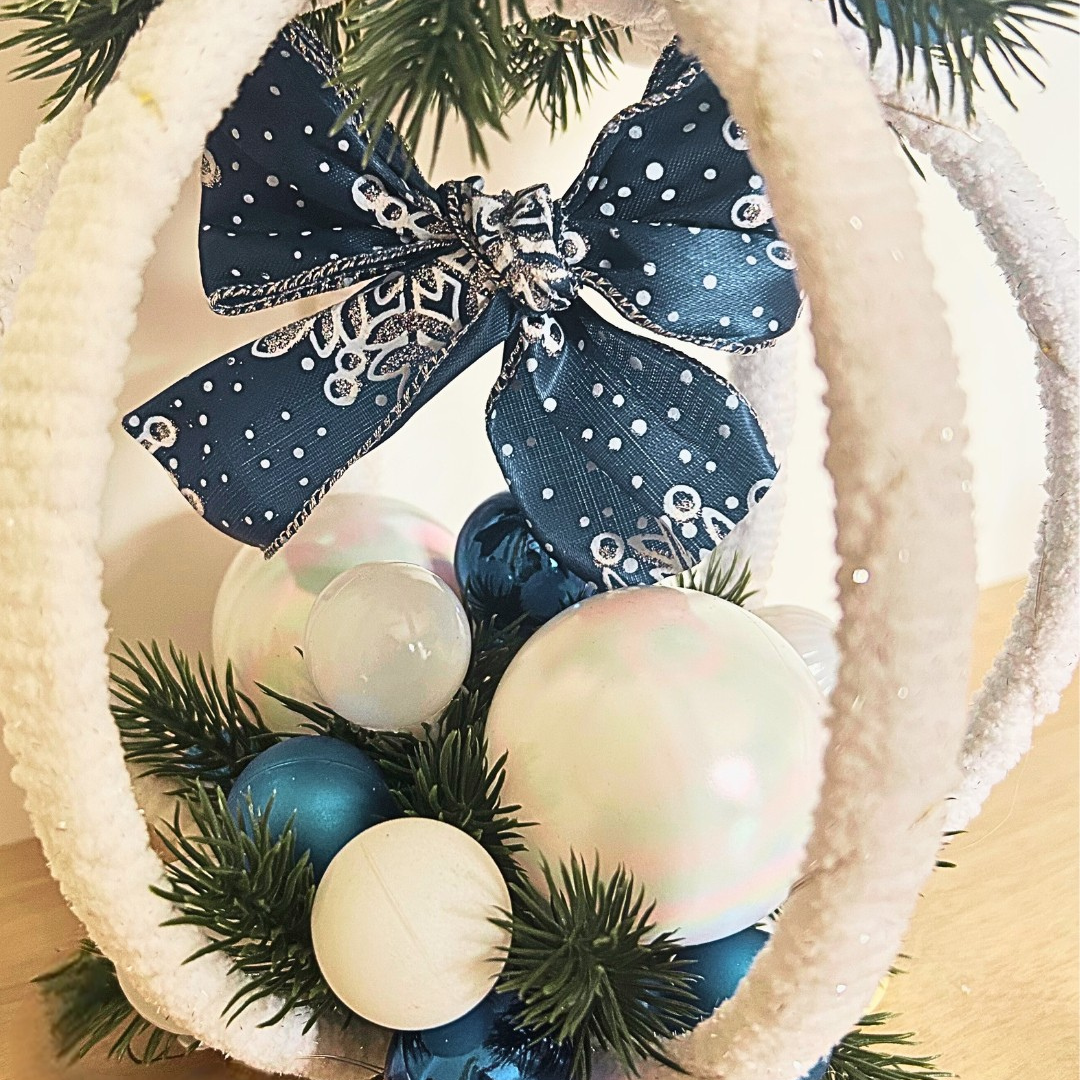 Grande Boule de Noël Lumineuse – Création Artisanale en Bambou et Laine