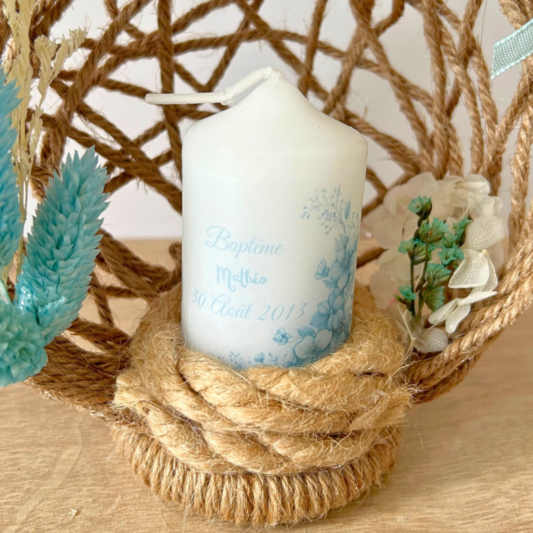 Centre de table baptême personnalisé avec bougie – décoration douce et fait main