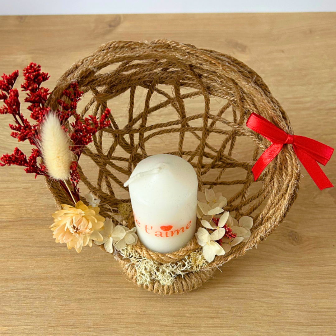 Composition florale personnalisée avec bougie – Cadeau Saint-Valentin romantique