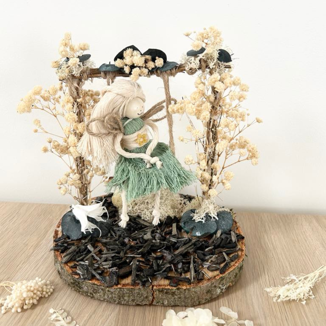 Décoration Lumineuse Fée sur Balançoire – Cadeau de Baptême Unique & Personnalisé