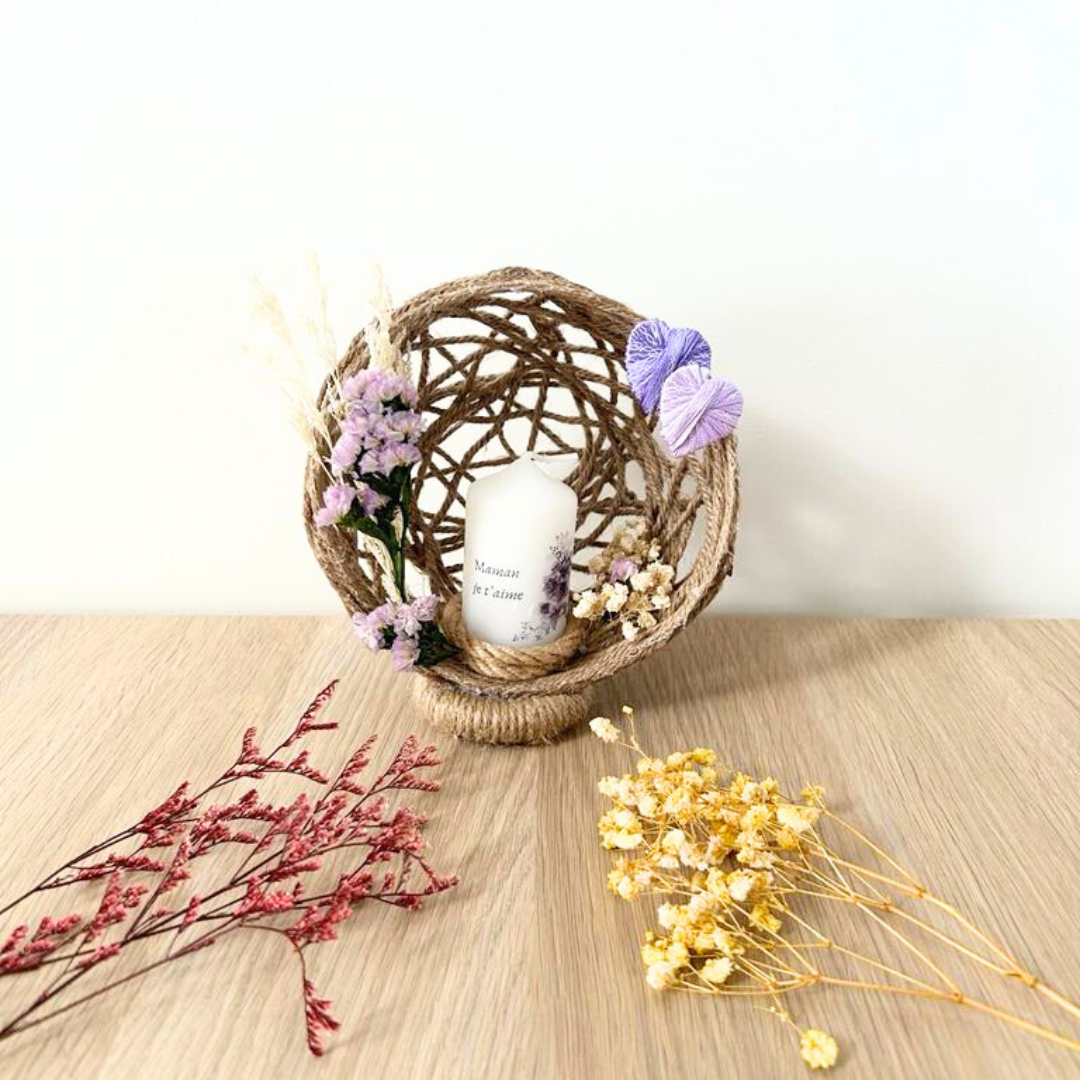 Composition Florale avec Bougie Personnalisée – Cadeau Unique & Intemporel