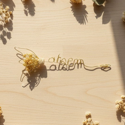 Marque-page personnalisé avec prénom et fleurs séchées – cadeau maîtresse, ATSEM ou nounou