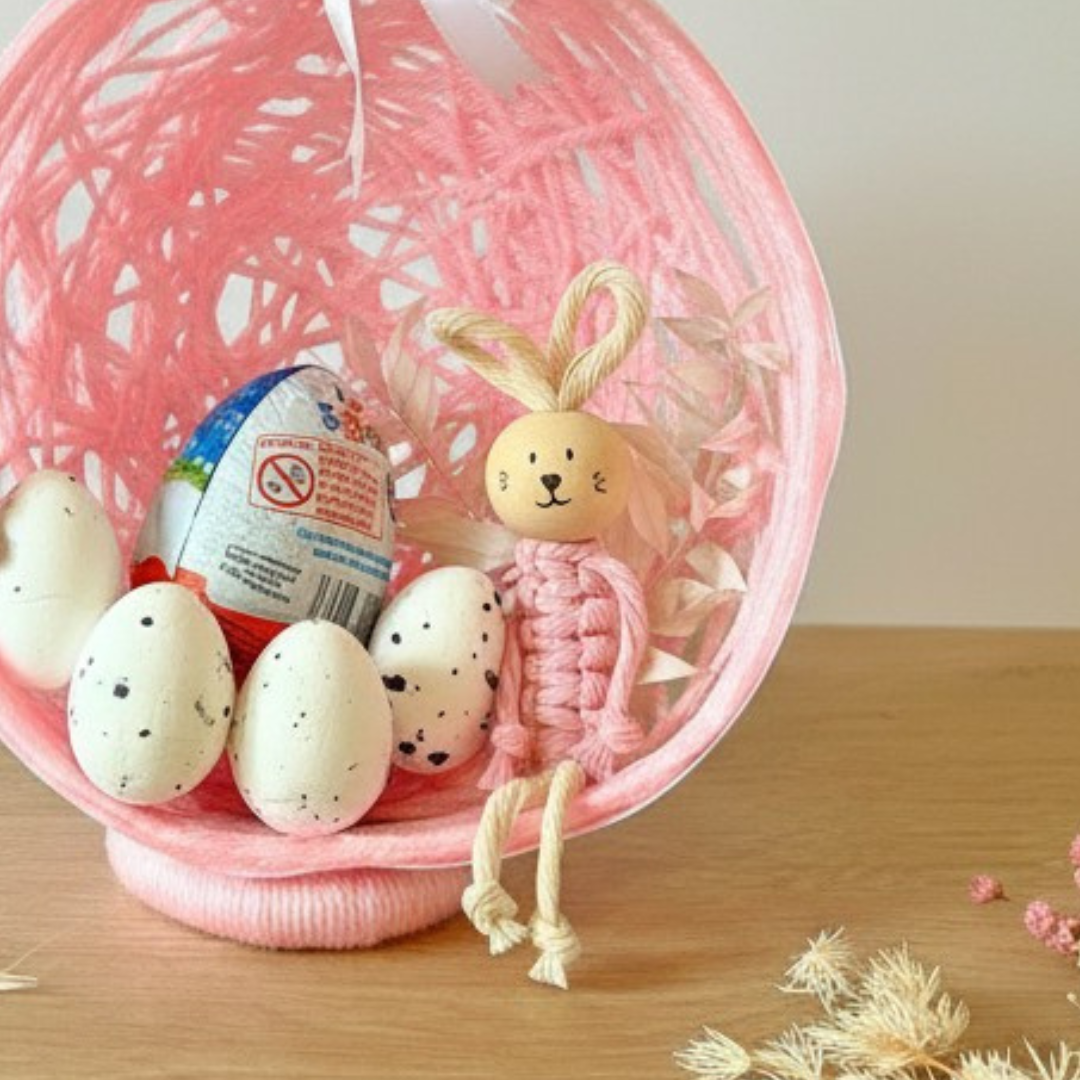 Œuf de Pâques personnalisé – lapin macramé & œuf Kinder