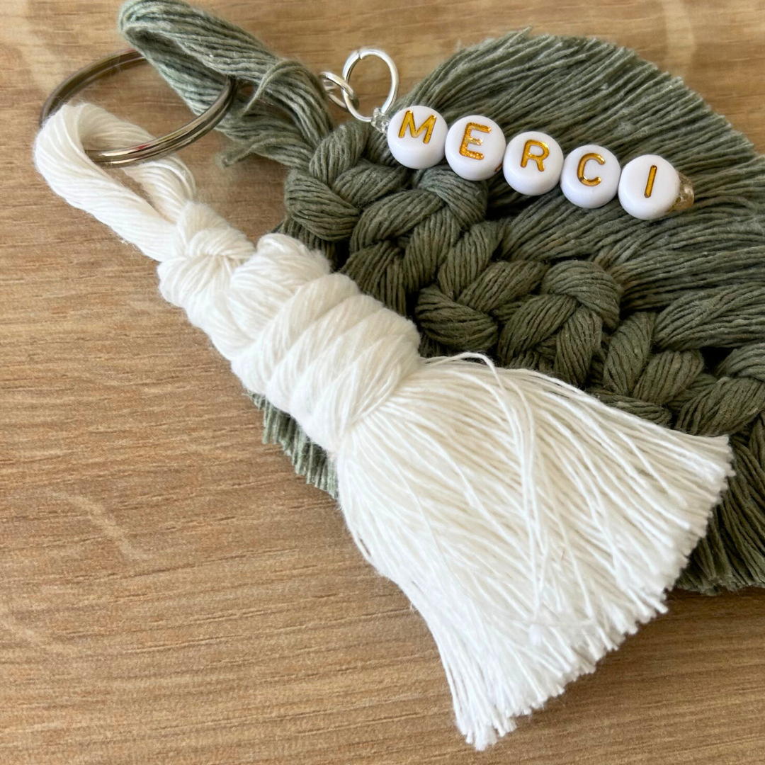 Porte-clé personnalisé macramé – cadeau invités anniversaire avec prénom