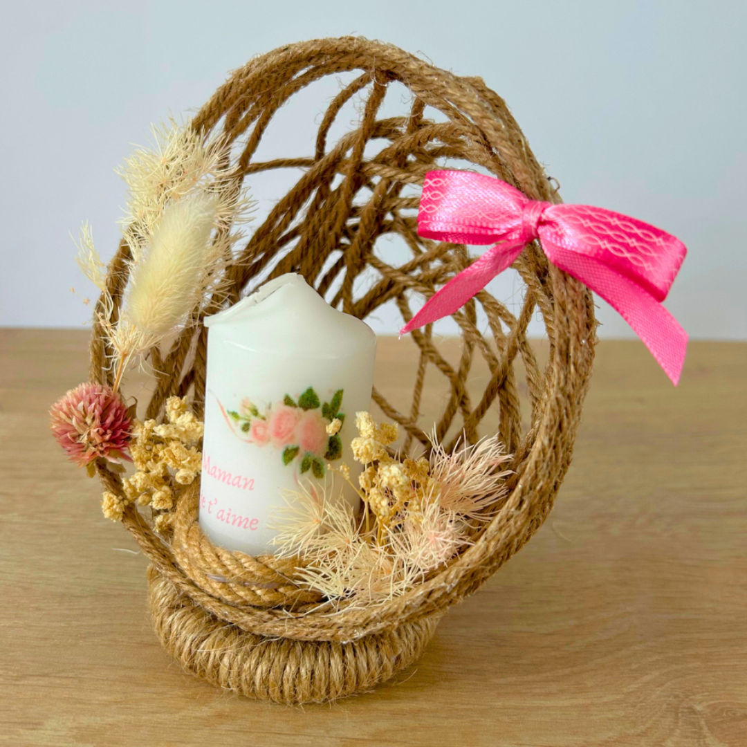 Composition florale personnalisée avec bougie – Cadeau d’anniversaire unique et fait main