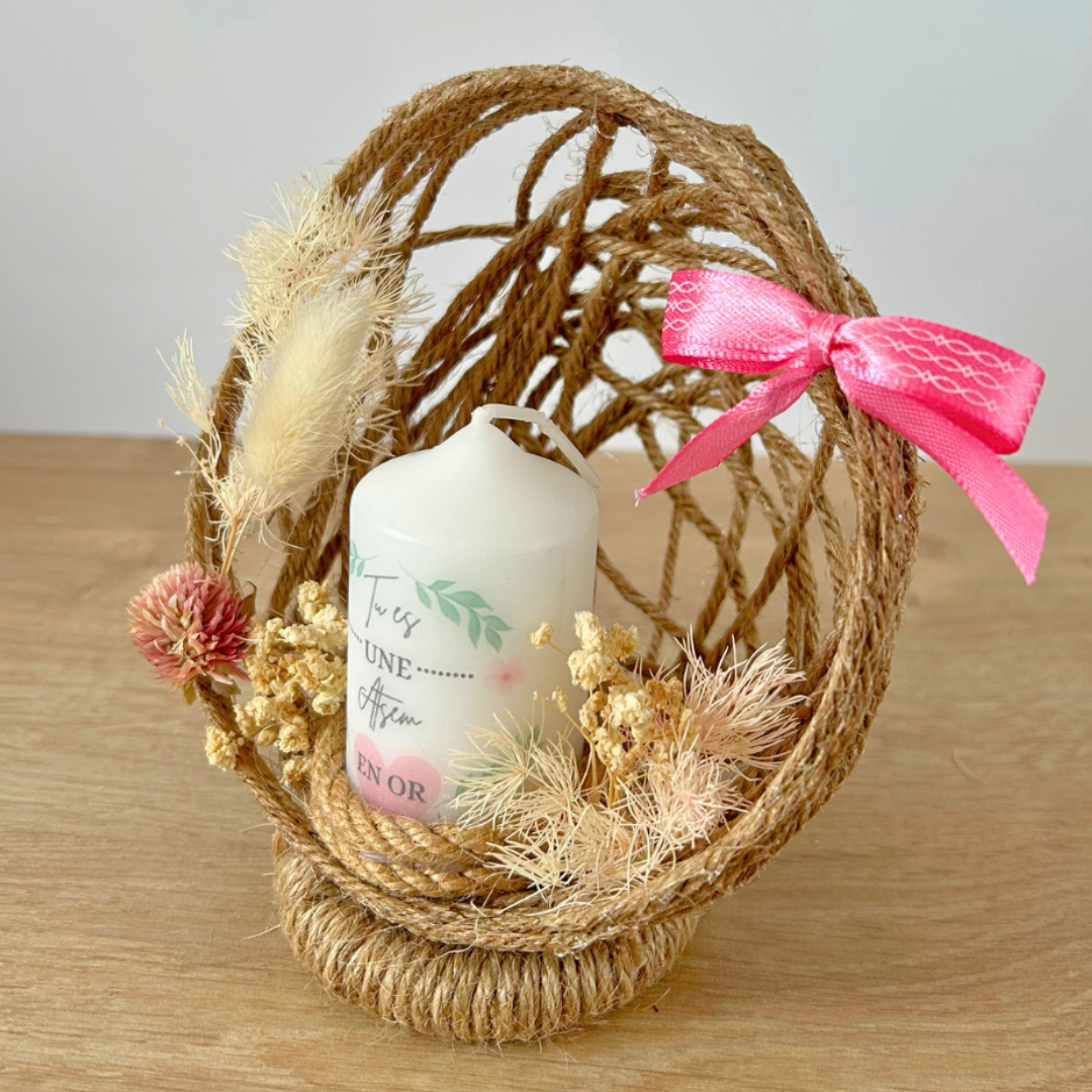 Composition florale personnalisée avec bougie – Cadeau maîtresse, nounou, ATSEM fin d’année