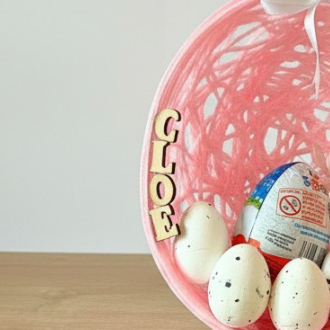 Œuf de Pâques personnalisé – lapin macramé & œuf Kinder