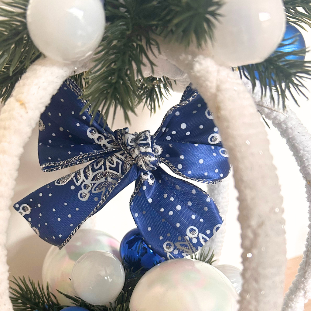 Grande Boule de Noël Lumineuse – Création Artisanale en Bambou et Laine