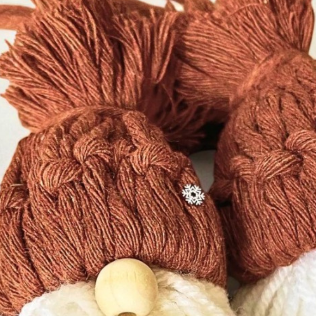 Gnome de Noël en Macramé – Décoration de Sapin Artisanale