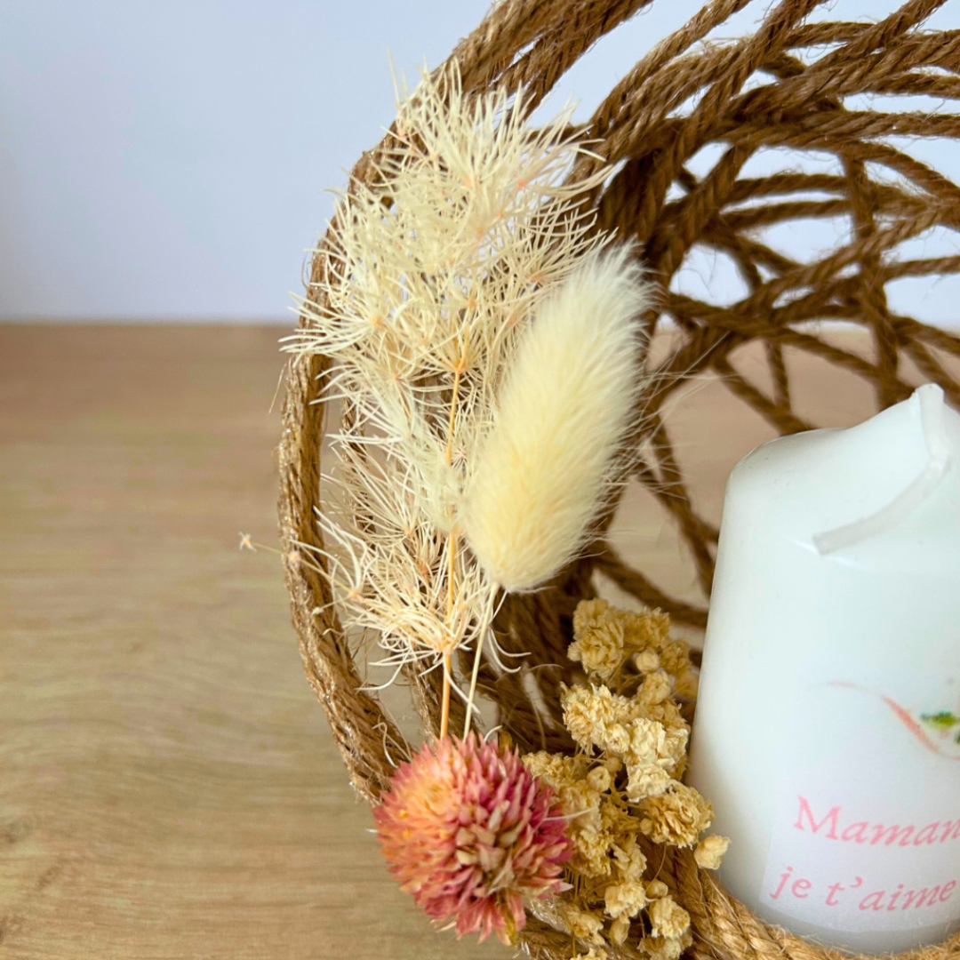 Composition florale personnalisée avec bougie – Cadeau d’anniversaire unique et fait main