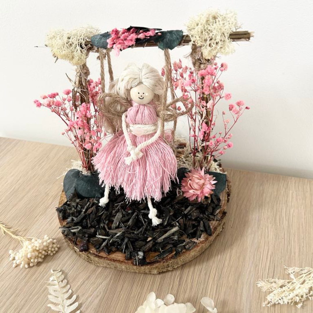 Décoration Lumineuse Fée sur Balançoire – Cadeau de Baptême Unique & Personnalisé