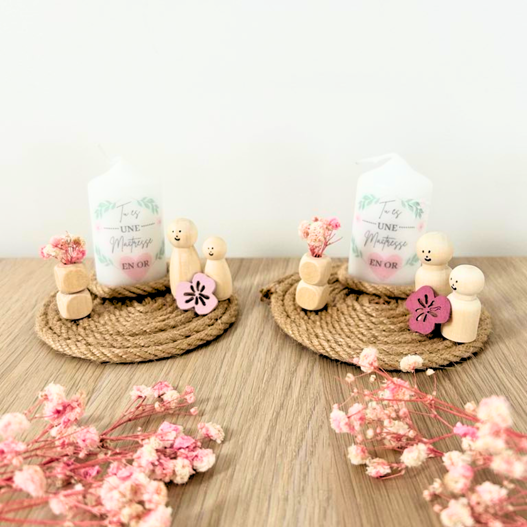 Bougeoir Personnalisé avec Bougie & Fleurs Séchées – Cadeau de Fin d’Année pour Maîtresse, Maître, ATSEM