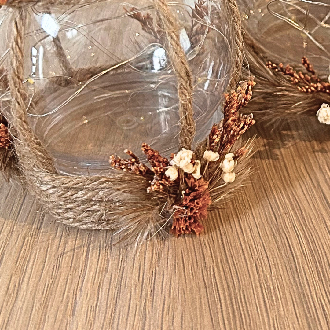 Citrouille Lumineuse Décorative – Fleurs Séchées Marron, Beige & Blanc – Déco Automne & Halloween