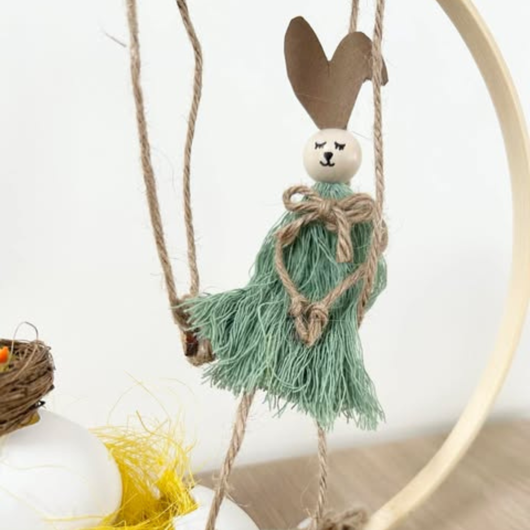 Centre de table de Pâques – Cercle bois & lapin en macramé