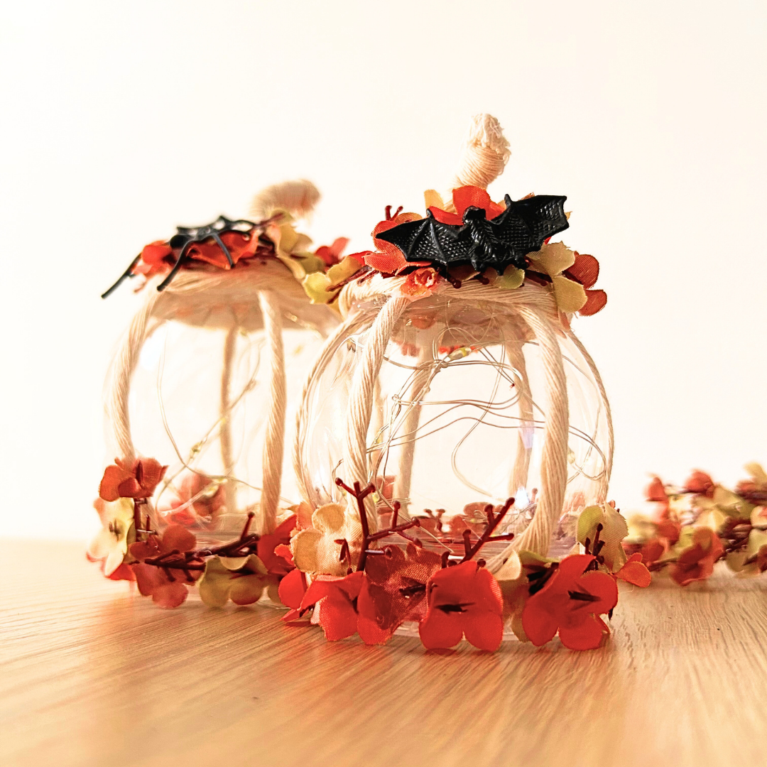 Citrouille Lumineuse Halloween – Décoration de Table avec Fleurs Artificielles