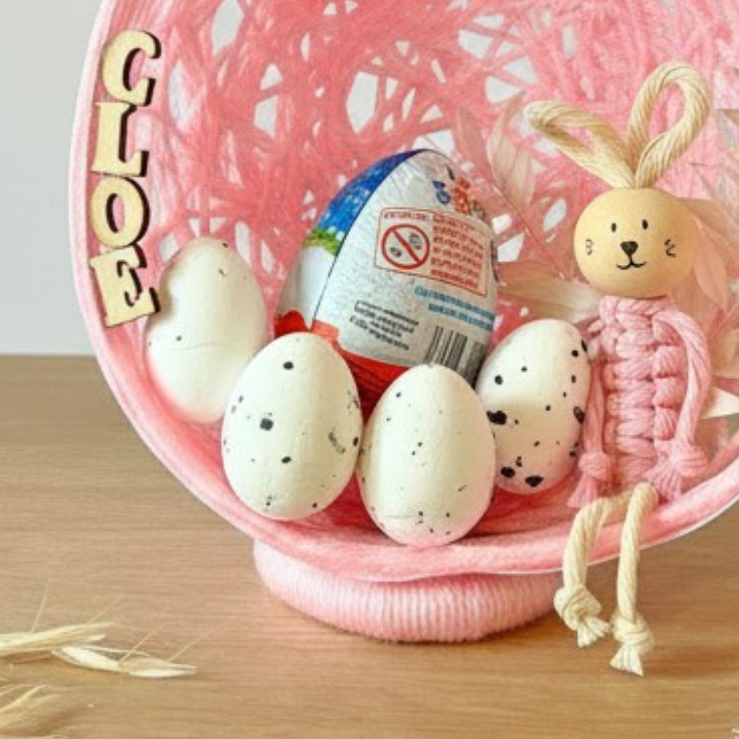 Œuf de Pâques personnalisé – lapin macramé & œuf Kinder